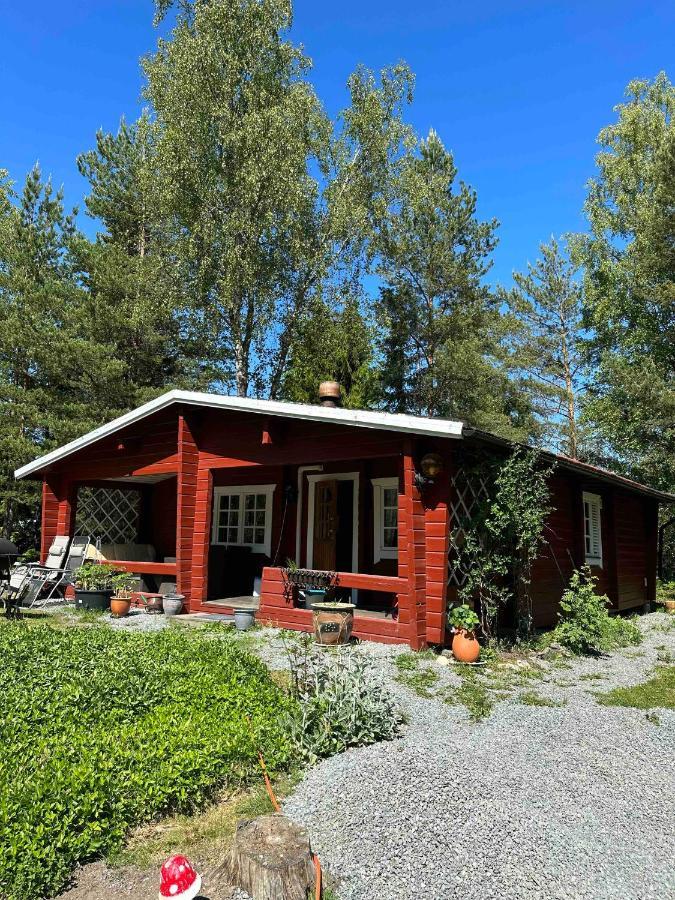 Near Kapellskaer Port - A Cosy Cottage In Norrtaelje Bagian luar foto