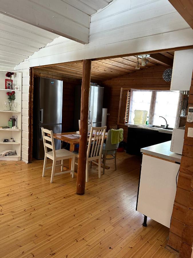 Near Kapellskaer Port - A Cosy Cottage In Norrtaelje Bagian luar foto